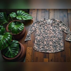 💫🩷3for21 Bundle Sale🩷💫H&M Black and Powder Pink Floral Blouse
